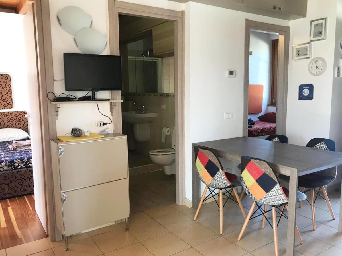 مانربا ديل جاردا Luxury Apartments - Le Fate - Residence With Pool المظهر الخارجي الصورة