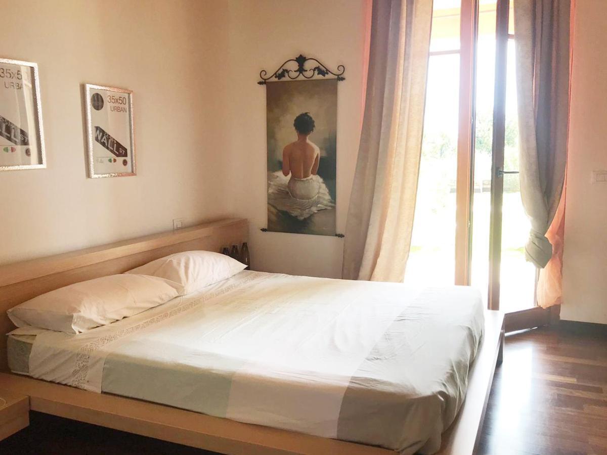 مانربا ديل جاردا Luxury Apartments - Le Fate - Residence With Pool المظهر الخارجي الصورة