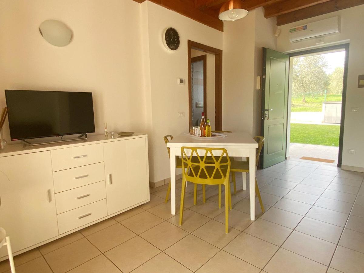مانربا ديل جاردا Luxury Apartments - Le Fate - Residence With Pool المظهر الخارجي الصورة