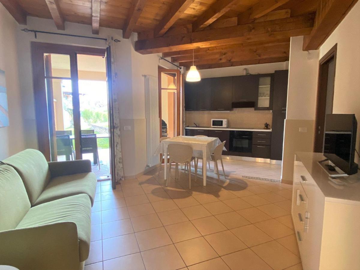 مانربا ديل جاردا Luxury Apartments - Le Fate - Residence With Pool المظهر الخارجي الصورة